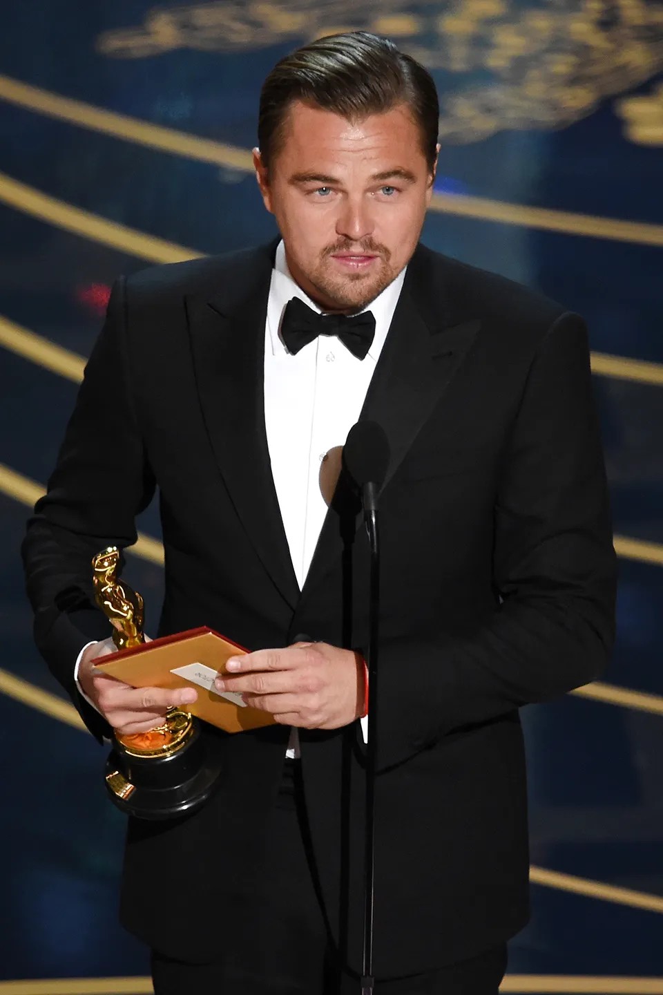 Leonardo DiCaprio trở thành ngôi sao được săn đón ở Hollywood.
