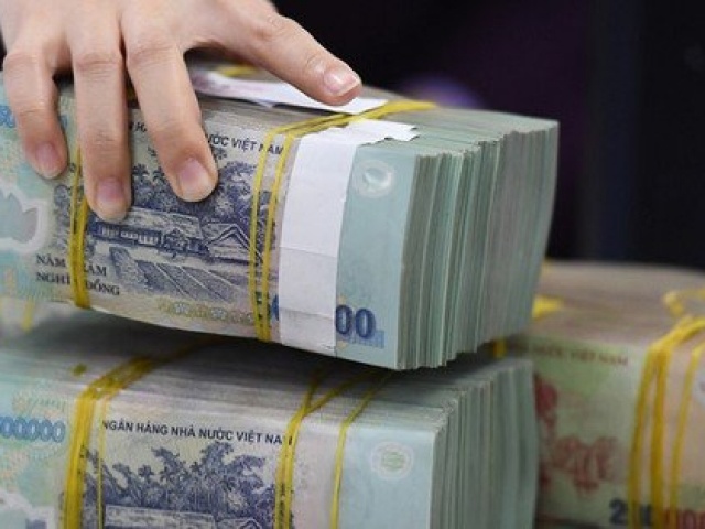 Kinh doanh - Người dân gửi tiền vào ngân hàng nhiều nhất từ trước tới nay