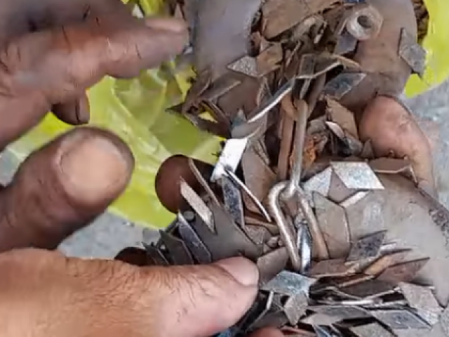 Tin tức trong ngày - Vật nhọn kim loại 'lạ' trên đường ở Bình Dương: Vài cây số đã hút được hơn 60kg