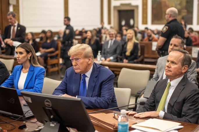 Ông Donald Trump tham dự phiên tòa hôm 25-10. Ảnh: Reuters