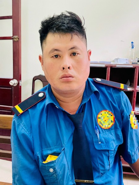 Đối tượng Lê Minh Tuấn bị tạm giữ tại cơ quan Công an. 