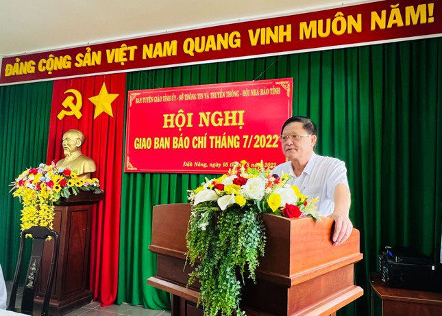 Ông Nguyễn Văn Toàn chia sẻ thông tin trong một lần giao ban báo chí