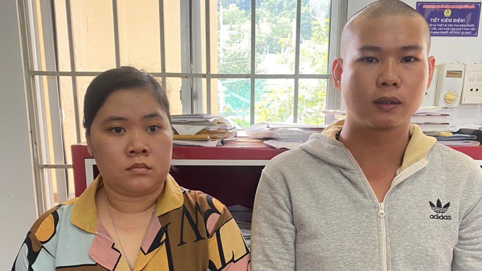 Hai nghi can Vinh và Mỹ