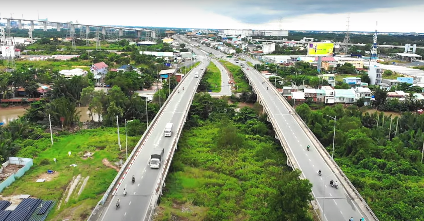 Lê Văn Lương và Nguyễn Hữu Thọ là những trục đường đóng vai trò quan trọng trong phát triển kinh tế Nhà Bè. Ảnh: Quốc Anh.