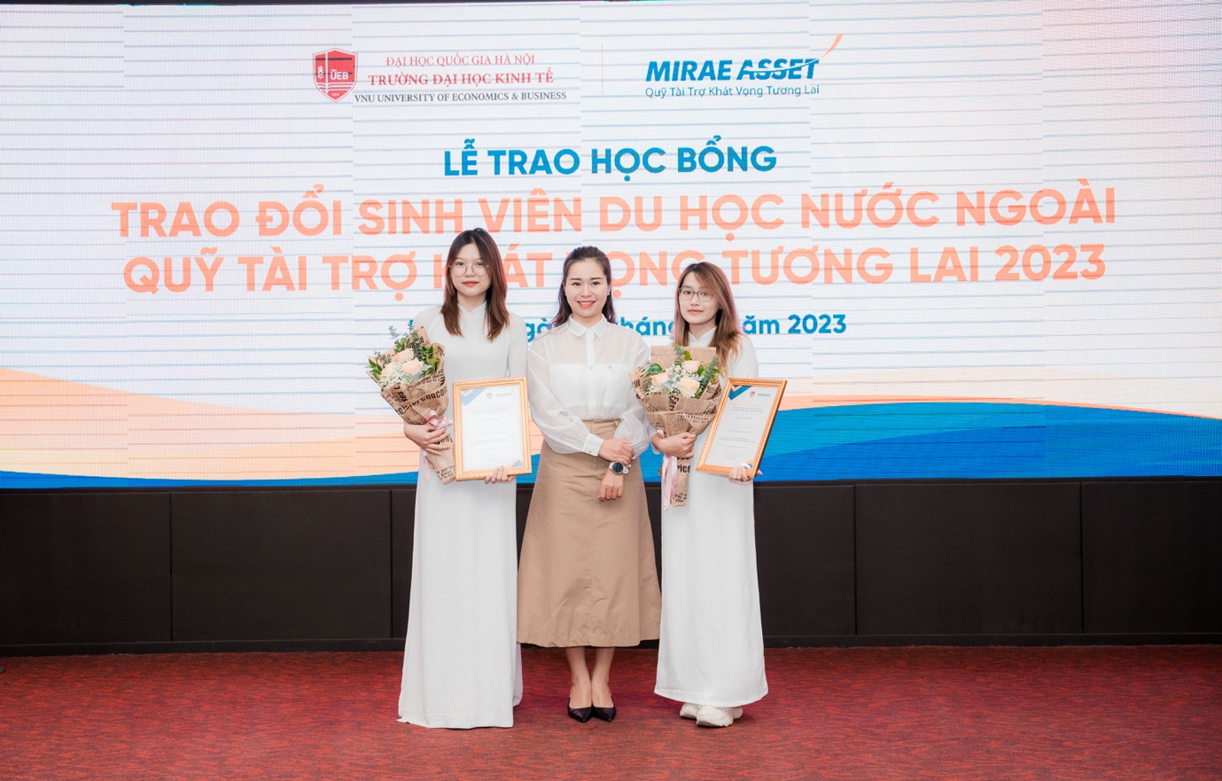 Sinh viên nhận học bổng trao đổi sinh viên du học nước ngoài