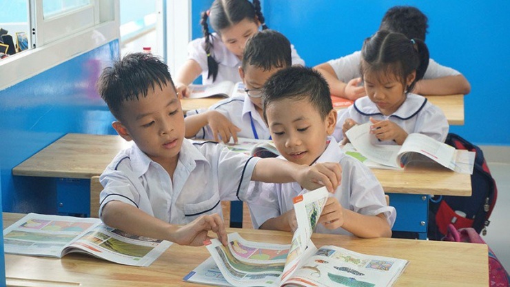 Có ý kiến cho rằng việc giao quyền lựa chọn SGK cho các trường nên thực hiện sớm hơn (Ảnh: Học sinh Trường Tiểu học Thái Hưng, quận 8, TP.HCM trong một tiết học). Ảnh: NGUYỄN QUYÊN