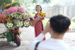Hà Nội: Loại hoa “đặc sản mùa thu” có giá 100 thùng/bó, dân buôn tranh mua