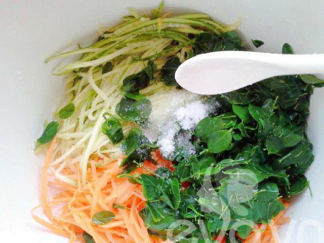 Rau chùm ngây trộn gỏi