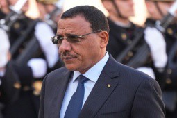 Niger: Tổng thống bị lật đổ bỏ trốn, bị bắt lại