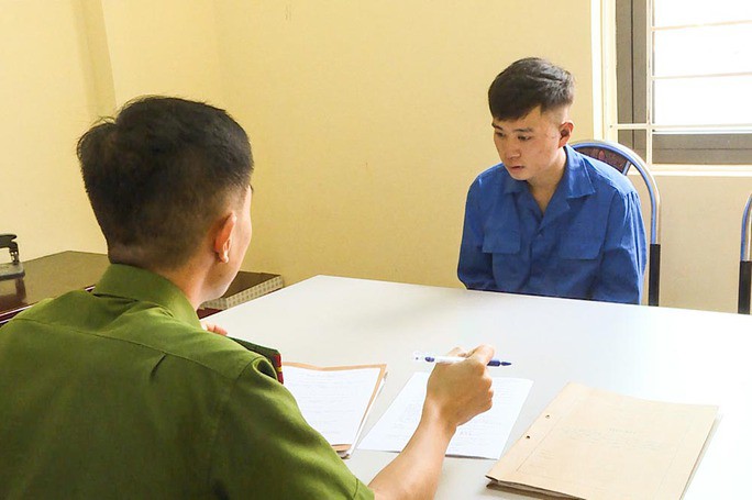 Sa Việt Hoàng tại cơ quan công an. Ảnh: Công an cung cấp