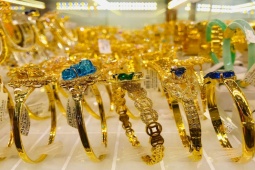 Kinh doanh - Giá vàng hôm nay 27/10: Neo ở mức cao