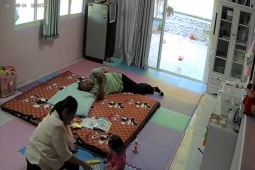 Phi thường - kỳ quặc - Video: Chủ nhà hoảng hồn chứng kiến cá Koi bật nhảy tanh tách khỏi bể