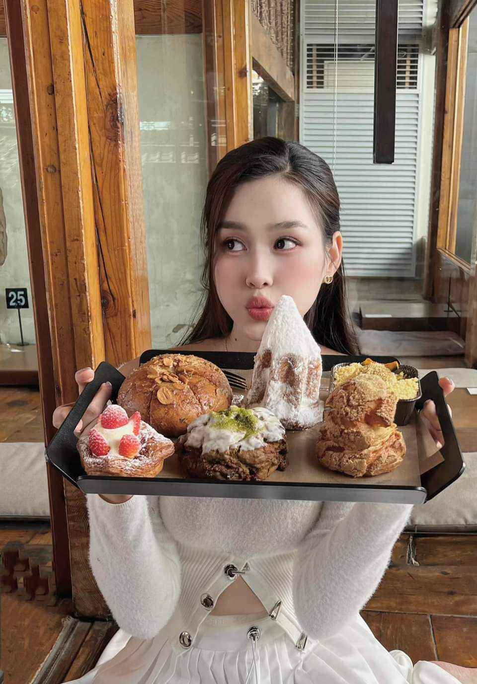 "Hoa hậu cấy lúa Thanh Hoá" tiết lộ tăng cân kỷ lục vì ăn không ngại miệng - 1