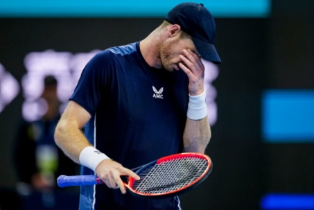 Murray chuyên gia "tennis marathon" bức xúc đập nát vợt, chơi 5 trận thua 4