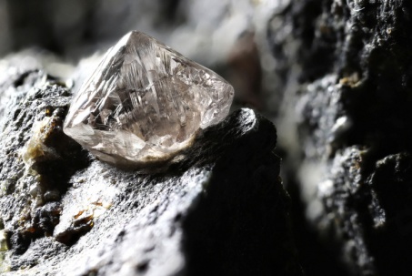 Có gì trong tự nhiên cứng hơn kim cương không?