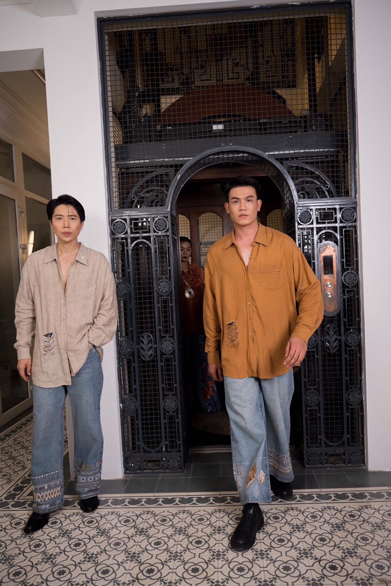 Những chiếc quần jeans thêu tay unisex độc đáo của Chu Gallery - 4