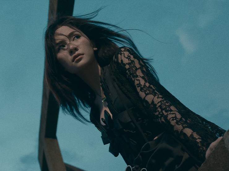 Hà Nhi cho biết cô chấp nhận liều lĩnh trong dự án lần này và xác nhận đây là sản phẩm mà nữ nghệ sĩ đã dám vượt qua vùng an toàn của mình.