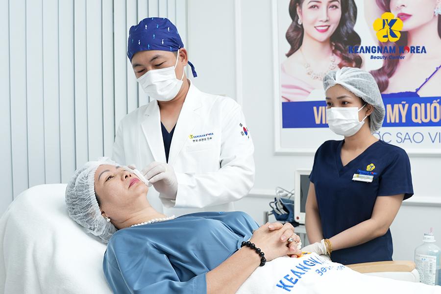 Đội ngũ y, bác sỹ chuyên môn cao, giỏi tay nghề, tận tâm, nhiệt tình