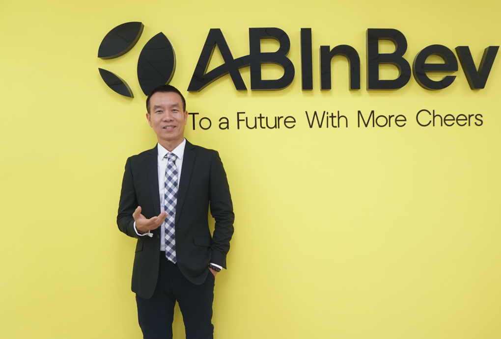 Ông Trương Văn Toàn – Giám đốc Pháp lý và Đối ngoại công ty TNHH Bia Anheuser-Busch InBev Việt Nam chia sẻ niềm vui khi AB InBev lần thứ tư liên tiếp nằm trong Top 10 Công ty đồ uống uy tín năm 2023