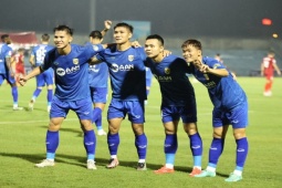 Bóng đá - Video bóng đá Hà Tĩnh - SLNA: Xuất thần phút bù giờ, thoát hiểm ngoạn mục (V-League)