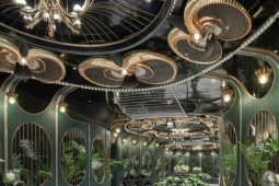 Du khách choáng ngợp với nhà vệ sinh xa hoa như cung điện