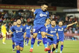 Bóng đá - Trực tiếp bóng đá Hà Tĩnh - SLNA: Thanh Trung lập công, chủ nhà vỡ òa (V-League) (Hết giờ)