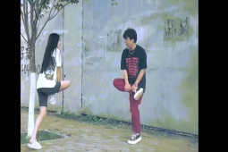 Clip hài hước - Ai cũng có một người bạn ngốc nghếch tấu hài