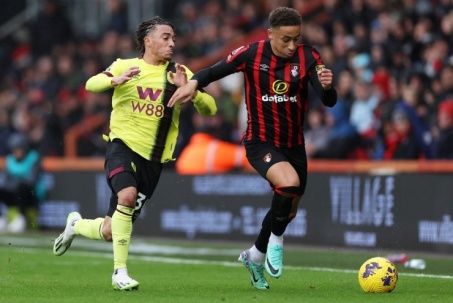 Video bóng đá Bournemouth - Burnley: Siêu phẩm ấn định, ngược dòng cảm xúc (Ngoại hạng Anh)