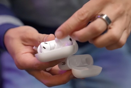 Apple sắp bổ sung tính năng đáng giá này cho AirPods giá rẻ