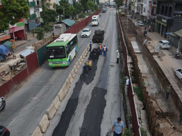 Tin tức trong ngày - Tiếp tục rào đường Âu Cơ để thi công dự án hạ cốt mở rộng đường