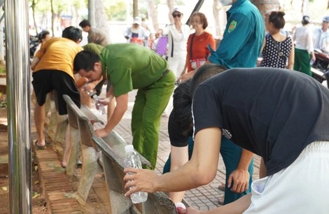 Cả người dân cùng chung tay