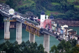 Du lịch - Những điều kỳ diệu về ngôi làng trên cầu có 1 không 2