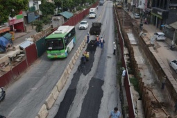 Tin tức trong ngày - Tiếp tục rào đường Âu Cơ để thi công dự án hạ cốt mở rộng đường