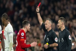 Bóng đá - Rực lửa derby Manchester: "Vua thẻ đỏ" Tierney cầm còi, MU coi chừng ôm hận