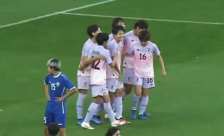 Nhật Bản nhẹ nhàng đánh bại Uzbekistan