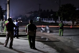 Media - Video: Phát hiện người đàn ông tử vong cạnh chiếc xe máy