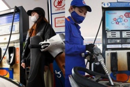 Thị trường - Tiêu dùng - Giá xăng có thể tiếp tục tăng vào kỳ điều hành sắp tới