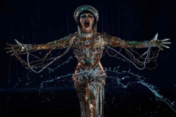 Thời trang - Sao Việt mặc gì chơi Halloween: Châu Bùi hóa "nữ thần dát vàng" đẹp mê người