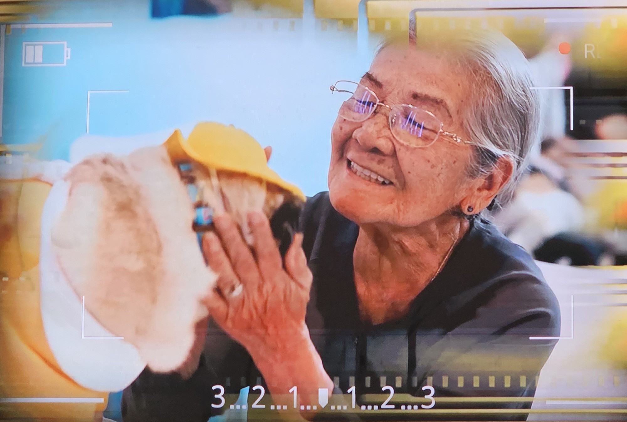 NSƯT Phi Điểu: Tuổi 91 đạt giải Nữ chính xuất sắc nhất, miệt mài chạy xe máy đi diễn - 1