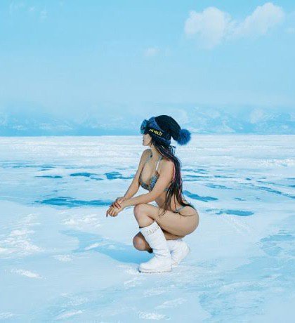 Một trong những bí quyết trẻ lâu của Lưu Gia Lâm là tập thể dục vào mùa đông. Cô cho rằng cái lạnh giúp làm chậm quá trình lão hóa. Nữ huấn luyện viên thể hình từng thử thách bơi trong hồ nước đóng băng để thử thách sức bền và khả năng chịu đựng.