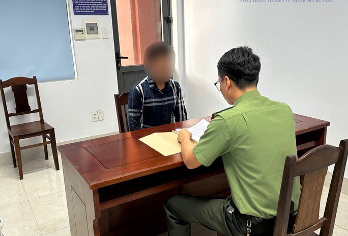 Quản trị viên group "Ae xã hội Bắc - Trung - Nam" bị công an mời làm việc. Ảnh: Công an cung cấp