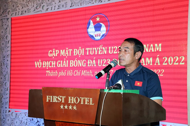 HLV Đinh Thế Nam được bổ nhiệm làm HLV tạm quyền của Hà Nội FC.