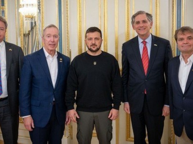 Thế giới - Nghị sĩ Mỹ nói với Tổng thống Ukraine: 'Israel cũng cần đạn dược'