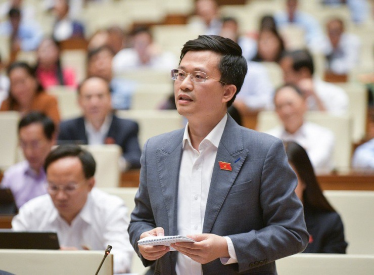 Đại biểu Đỗ Chí Nghĩa, Đoàn đại biểu Quốc hội tỉnh Phú Yên, phát biểu tại phiên thảo luận. Ảnh: PHẠM THẮNG