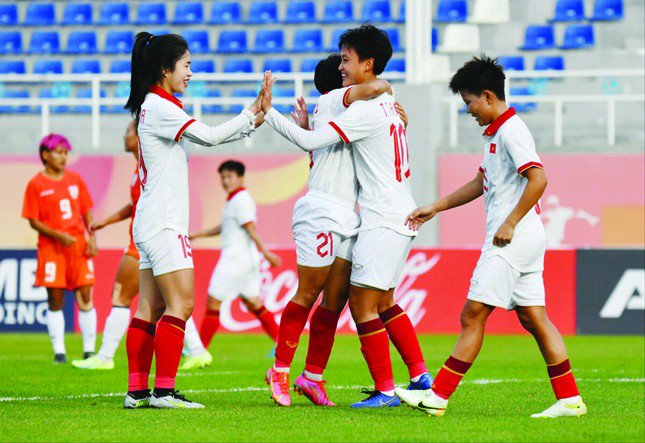 ĐT nữ Việt Nam có 3 điểm sau trận thắng Ấn Độ. Ảnh: AFC