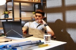 Đàn ông - "Bạn trai Mai Phương Thúy" U40 sở hữu nhà hơn 20 tỷ, đi xế hộp "đắt xắt ra miếng"