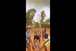 Clip hài hước - Màn nhảy muốn "đăng xuất" của cậu bé da màu