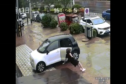 Clip hài hước - Chết cười với mấy thanh niên "số nhọ"