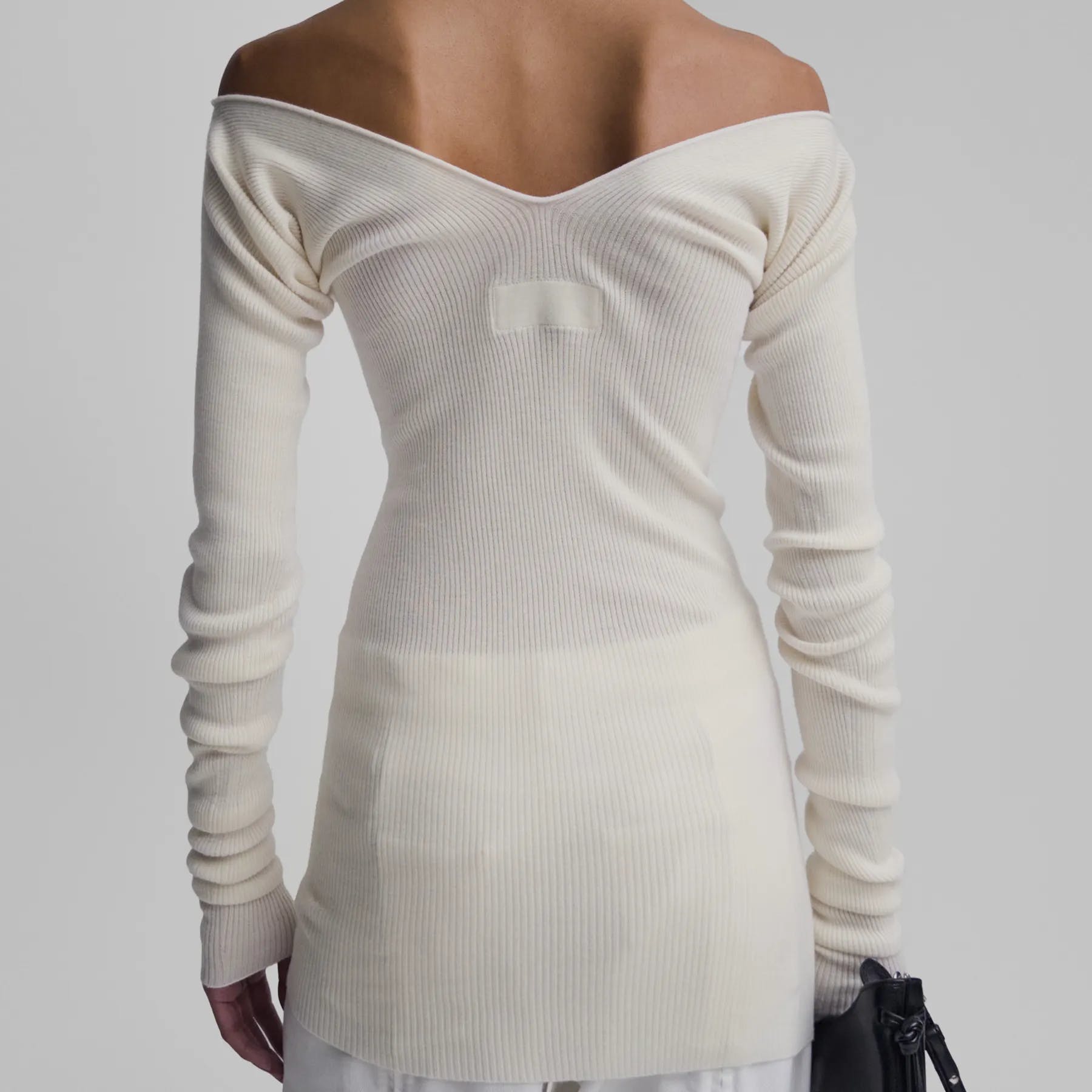 Phoebe Philo ra mắt bộ sưu tập đầu tay 2 màu trắng đen đẹp thanh lịch - 3