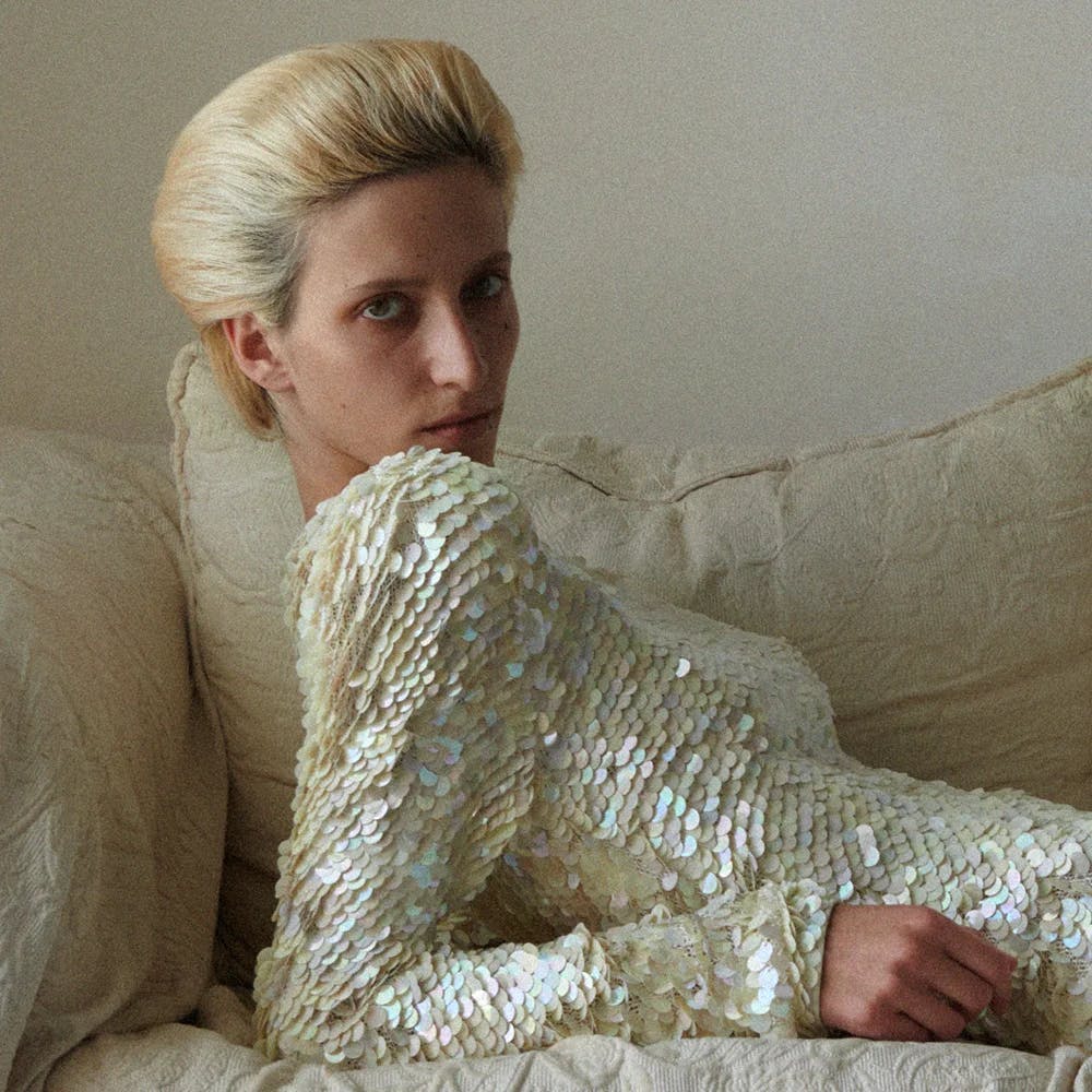 Phoebe Philo ra mắt bộ sưu tập đầu tay 2 màu trắng đen đẹp thanh lịch - 14